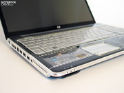 The case almost exclusively shows magnificent chrome and high gloss surfaces.