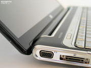 The folding mechanism is beautifully tackled in the form of a drawn-out hinge on the backside of the laptop.