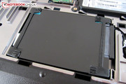 The 750 GB HDD is hidden behind a black cover.