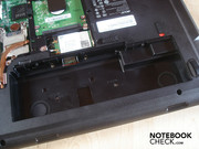Also the battery finds its place in the case floor