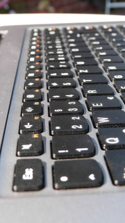 The double mapped F keys contain the multimedia functions.