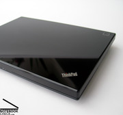 The Thinkpad SL400 appears at first glance extremely atypical for the usually conservative Lenovo Thinkpads