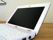 Dank der matten Oberfläche lässt sich das Netbook auch im Freien ohne Probleme einsetzen.