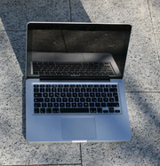 The new MacBook Pro 13 presents itself with an unchanged exterior.