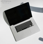 The new 17" MacBook Pro in Unibody form ...