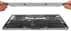 A look inside the case (source: iFixit)