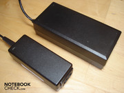 The adapter of the 1005HA-M (below) is notably smaller than that of other notebooks (MSI GX623, above)