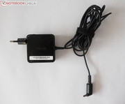 The 45 watt PSU for the Taichi 31 is very small and is also both light and handy at just 180 g.