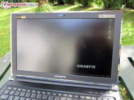 Outdoor use Gigabyte P25X v2