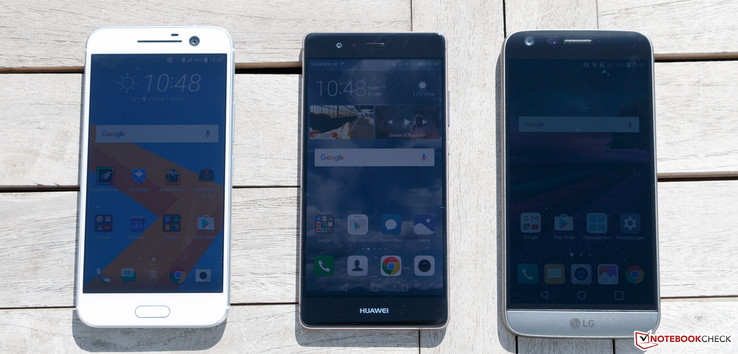 In the sun (left to right): HTC 10, Huawei P9, LG G5