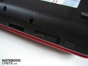 A 5-in-1 cardreader (MMC, SD, MS, MS Pro, XD), a WLAN/Bluetooth slider and an infrared receiver hide on the front