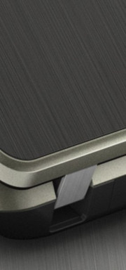 The hinges keep the display stable in every position.