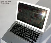 The bright 13.3" display with LED background illumination is completely convincing, also conditionally in outdoor use.