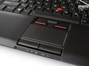 Auch die Touchpad/Trackpoint Kombination zeigt die üblichen Thinkpad Qualitäten und erlaubt eine benutzerfreundliche mobile Verwendung des Notebooks.