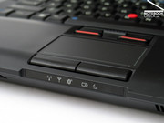 While the keyboard partly clearly gives, the touchpad and the trackpoint showed the usual Thinkpad qualities.