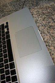 The new trackpad made of glass works perfectly under Mac OS X. However, the Vista drivers need to be improved.