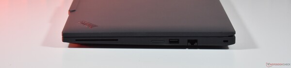 Lenovo's ThinkPad P14s Gen 6 has two Thunderbolt 4, HDMI and an Ethernet port (Image source: Benjamin Herzig)