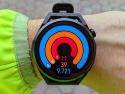 The smartwatch is also easy to read in bright sunlight. The colors are vivid and the contrast is great.