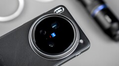 The Vivo X200 Ultra with grip and teleconverter: Reviewers have already taken awesome photos and videos with the new Zeiss camera flagship (Image source: Weibo)