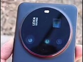 A short Xiaomi 15 Ultra hands-on video emerged at the weekend, at least in dummy form. Colors and configurations are also known. (Image source: X)