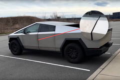 At least 15 Tesla Cybertrucks are affected by a serious door striker issue that causes misalignment in the door panel. (Image source: Auto Focus on YouTube - edited)