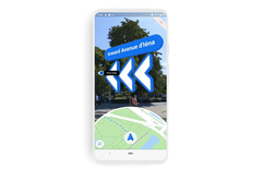 Live View superimposes AR directions on your phone screen. (Source: Google)