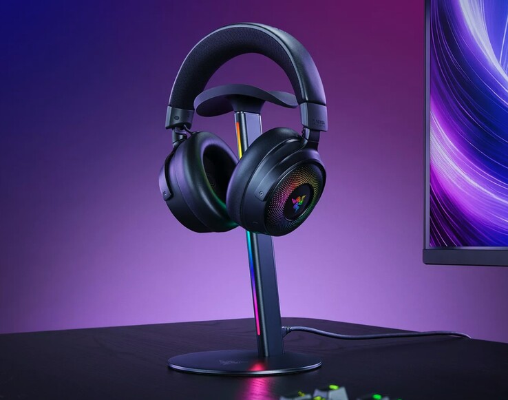 The Razer Base Station V3 Chroma sports a curved anti-slip ledge to hold compatible headphones safely.