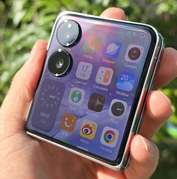 Xiaomi Mix Flip smartphone review