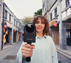 Woman walks on the street filming with the Portalcam