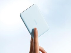 Anker’s Nano Power Bank (5K, MagGo, Slim) in blue