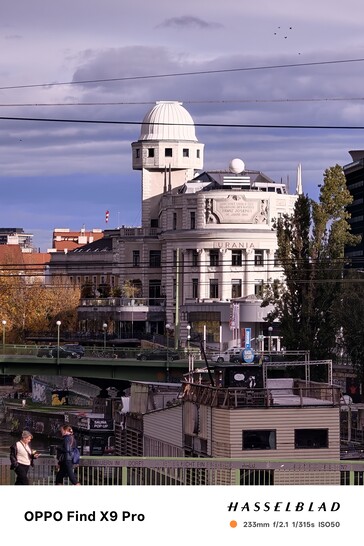Oppo Find X9 Pro with 10x zoom without tele lens.