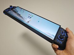 The ultrawide DIY handheld running Windows. (Image source: PureDIY via BiliBili)
