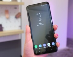 The Infinity Display tech considerably reduces the upper and lower bezels. (Source: BGR)