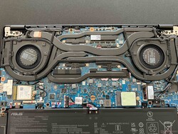 2 fans and a ton of heat pipes
