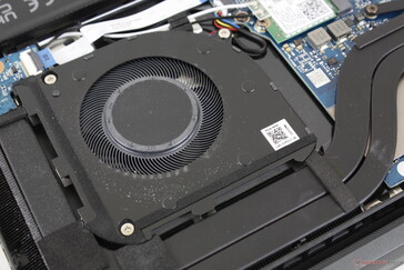 Cooling solution consists of a single ~60 mm fan with two copper heat pipes