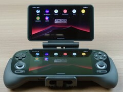 The Retroid Dual Screen Add-on can mirror your handheld's screen or display a different content. (Image source: Retroid Pocket)