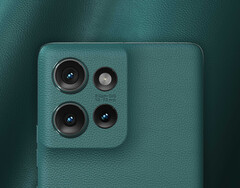 The Edge 50 has reached Europe in Koala Grey, Jungle Green and Peach Fuzz colour options. (Image source: Motorola)