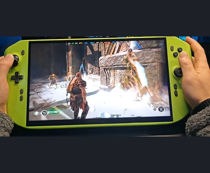 DIY RTX 4090-powered handheld gaming PC running God of War. (Image source: Qīngchén DIY on bilibili)