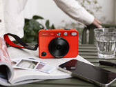 The Sofort 2 at the very least inherits the Leica family's good looks (Image Source: Leica)