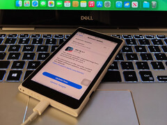 The LumiPhone may look like a Lumia 1020 on the outside but it has the heart and guts of an iPhone. (Image source: Reddit)