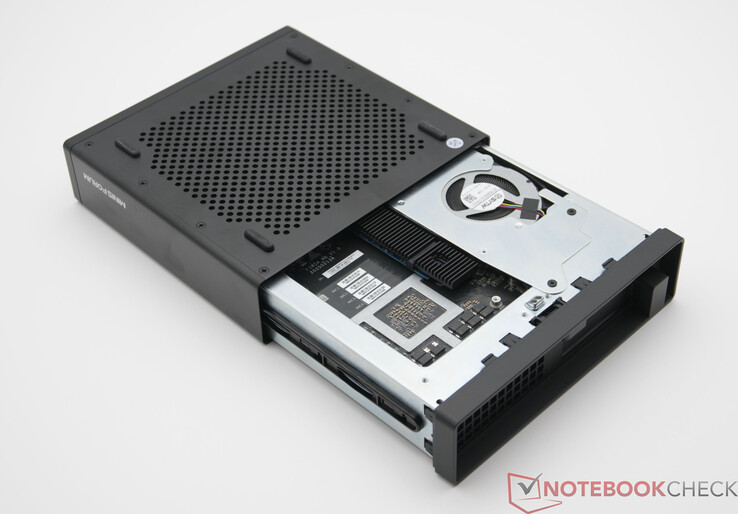 Minisforum MS-A2 can be opened without tools