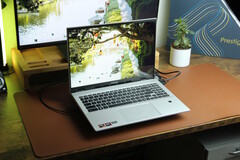 MSI's Prestige A16 AI+ is available in the Urban Silver colorway (Image source: Christian Hintze / Notebookcheck)