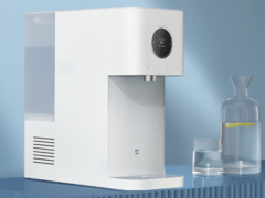 The Mijia Desktop Drinking Machine Hot and Cold Version can chill, heat and filter water. (Image source: Xiaomi)