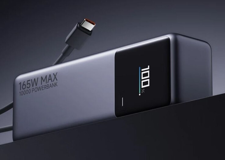 The Xiaomi 10k mAh power bank features a built-in USB-C cable. (Image source: ITHome)