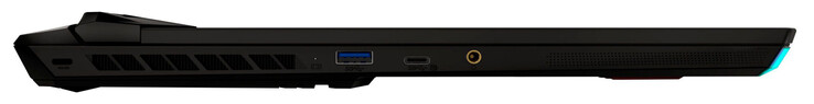 Left: Cable lock port, USB 3.2 Gen 2 (USB-A), USB 3.2 Gen 2 (USB-C; DisplayPort), combined audio port