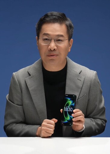 Lu Weibing gives the first front look of the Xiaomi 17 Ultra (Image source: Lu Weibing)