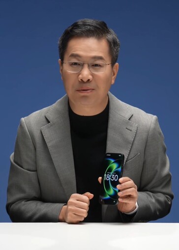 Lu Weibing gives the first front look of the Xiaomi 17 Ultra (Image source: Lu Weibing)