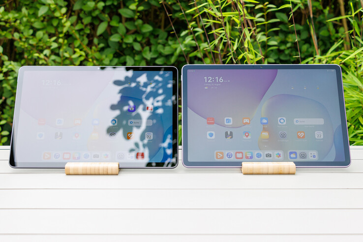 The MatePad 11.5 with and without the PaperMatte display (from left).