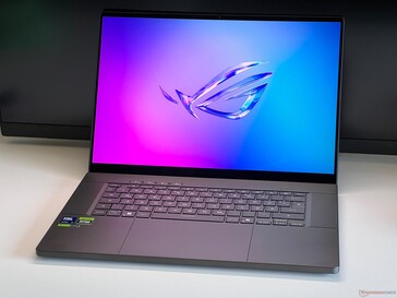 Asus ROG Zephyrus G16. (Image source: Andreas Osthoff/Notebookcheck)