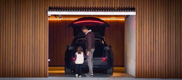 Location-based trunk door opening height